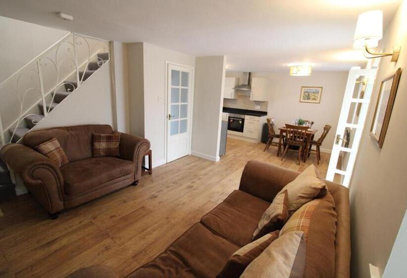 خانه 2 خوابه, Anglers Arms