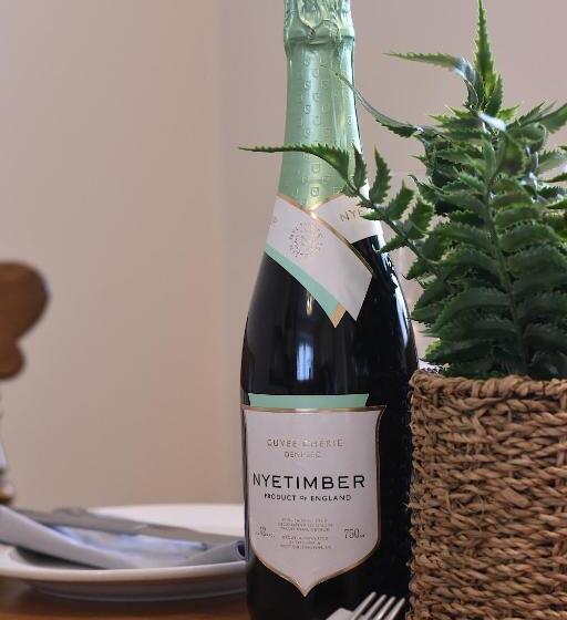 خانه 2 خوابه, Anglers Arms