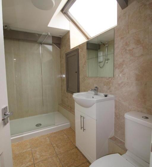 خانه 2 خوابه, Anglers Arms