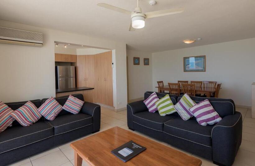 침실 3개 바다 전망 아파트, Norfolk Luxury Beachfront Apartments