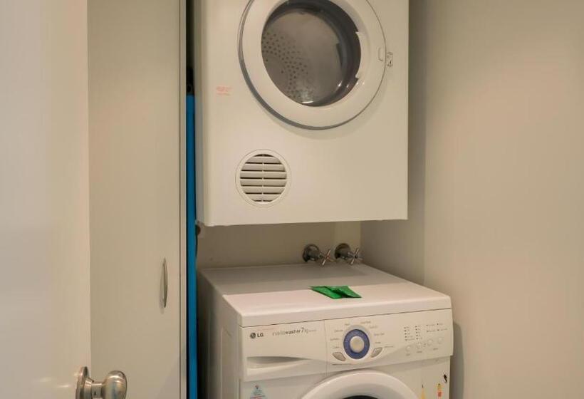 침실 3개 바다 전망 아파트, Norfolk Luxury Beachfront Apartments