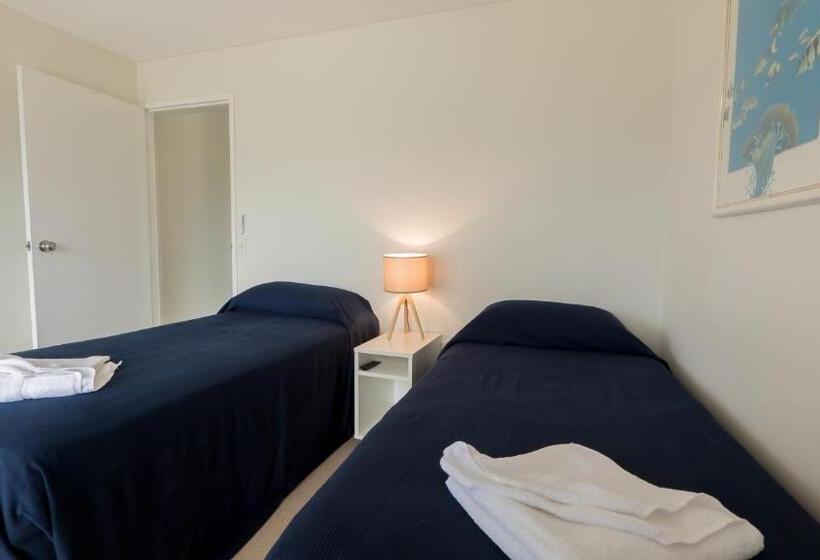 침실 3개 바다 전망 아파트, Norfolk Luxury Beachfront Apartments