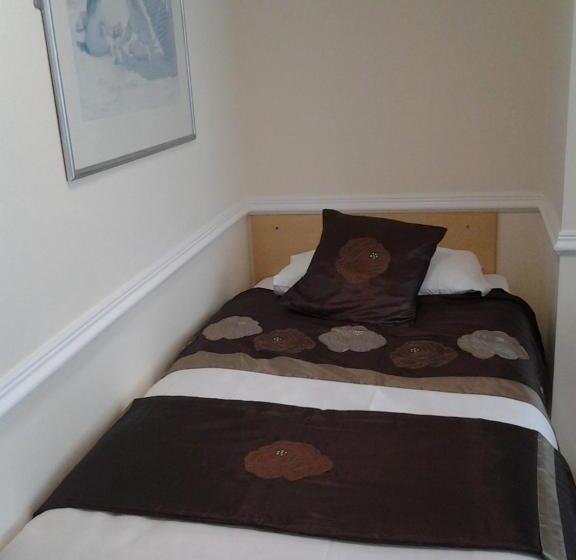 חדר משפחתי, Surrey House