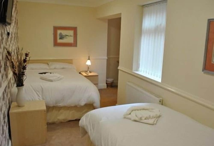 חדר משפחתי, Surrey House