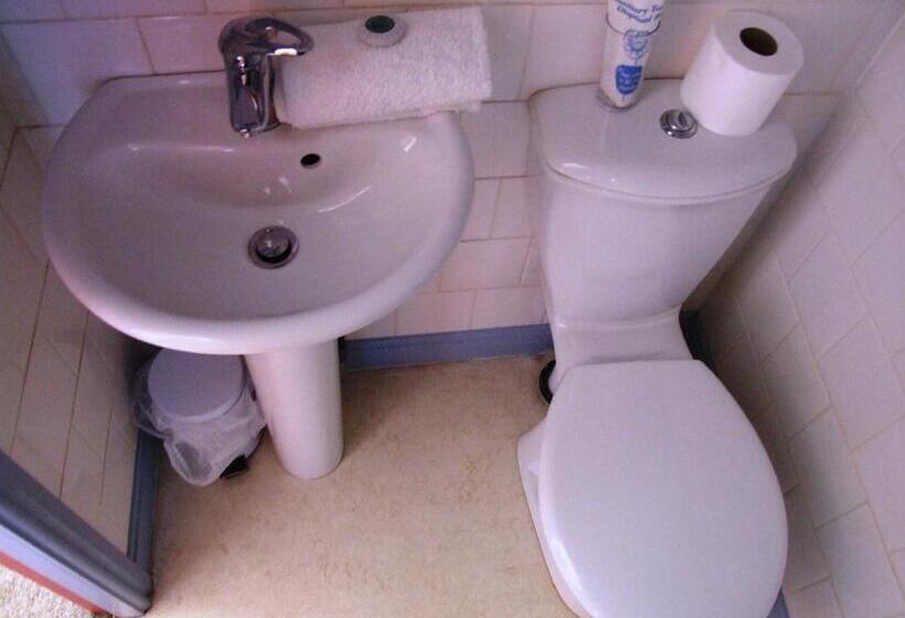 غرفة قياسية مطلّة علي البحر, Tall Storeys