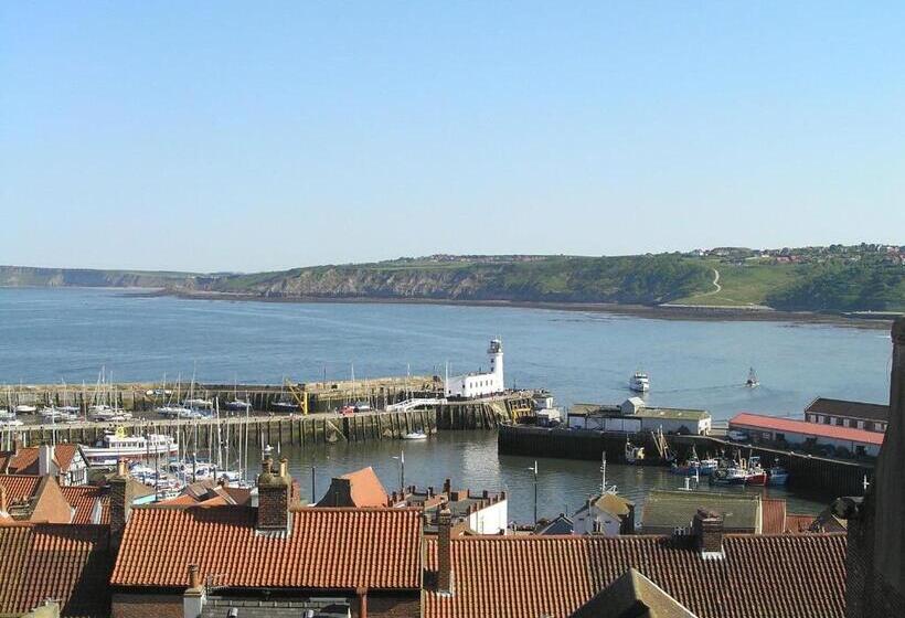 غرفة قياسية مطلّة علي البحر, Tall Storeys