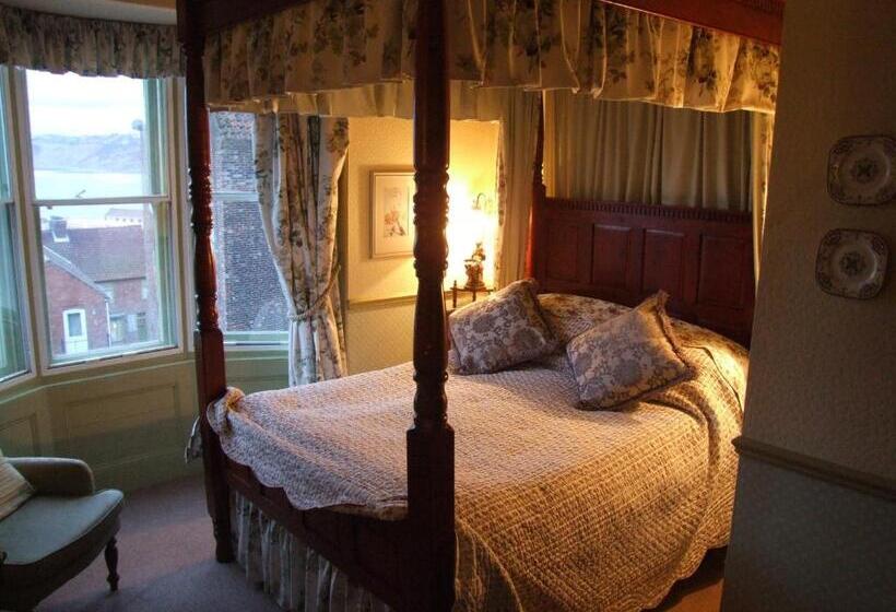 غرفة قياسية مطلّة علي البحر, Tall Storeys