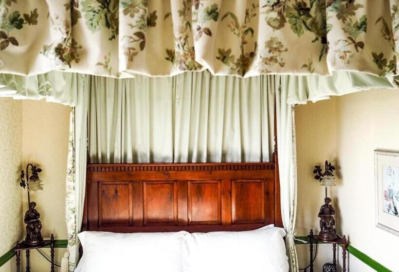 غرفة قياسية مطلّة علي البحر, Tall Storeys