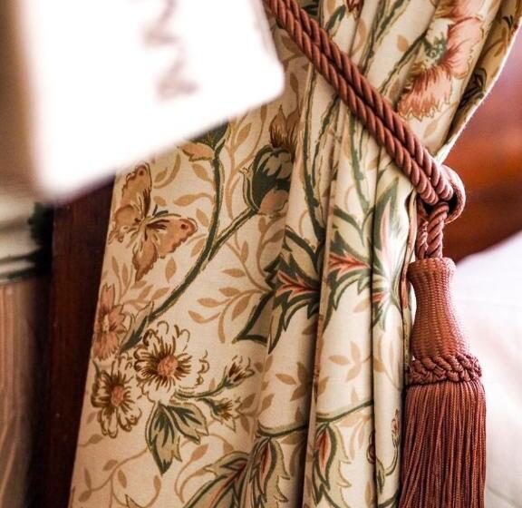 غرفة أساسية, Tall Storeys