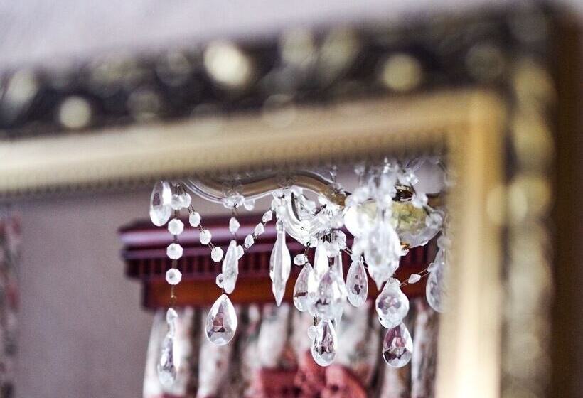 غرفة أساسية, Tall Storeys