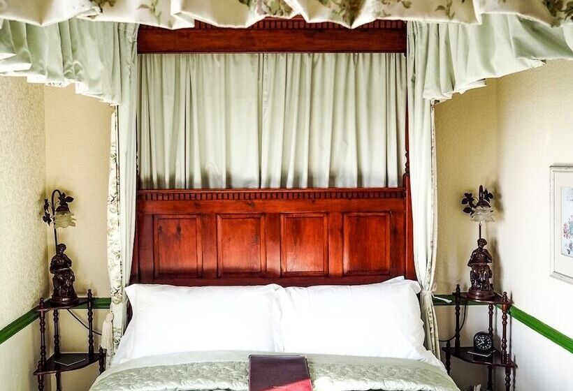 غرفة قياسية مطلّة علي البحر, Tall Storeys