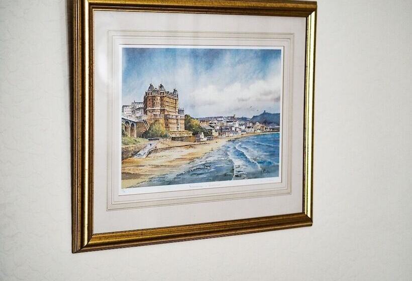 غرفة قياسية مطلّة علي البحر, Tall Storeys