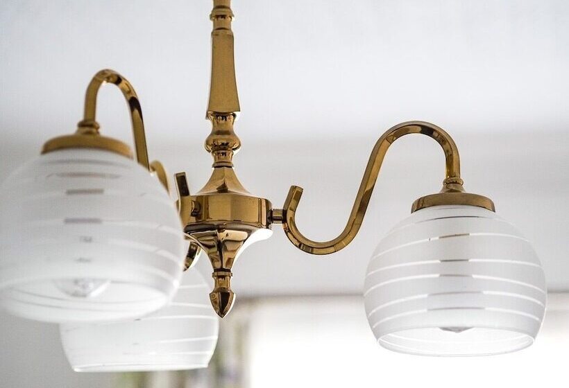 غرفة قياسية, Tall Storeys