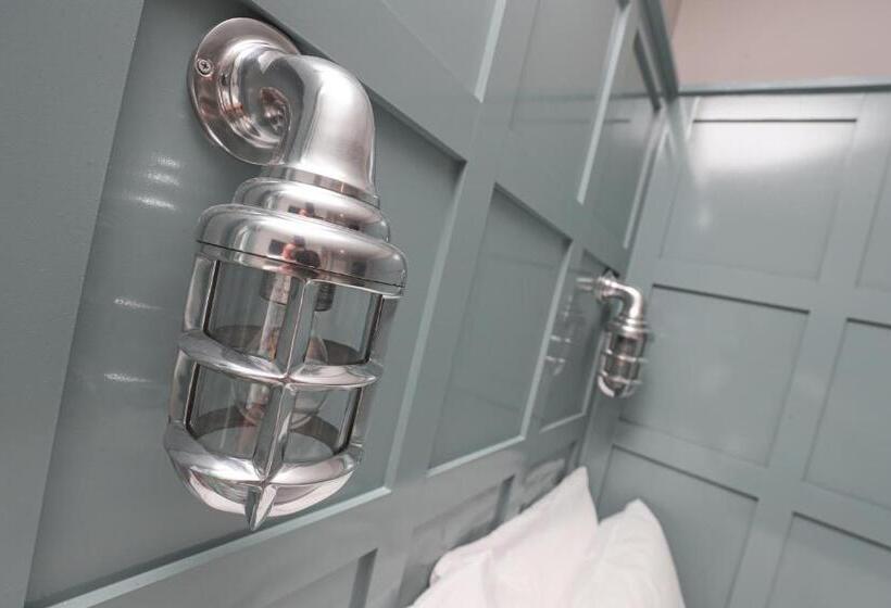 Номер Стандарт, The Stamford