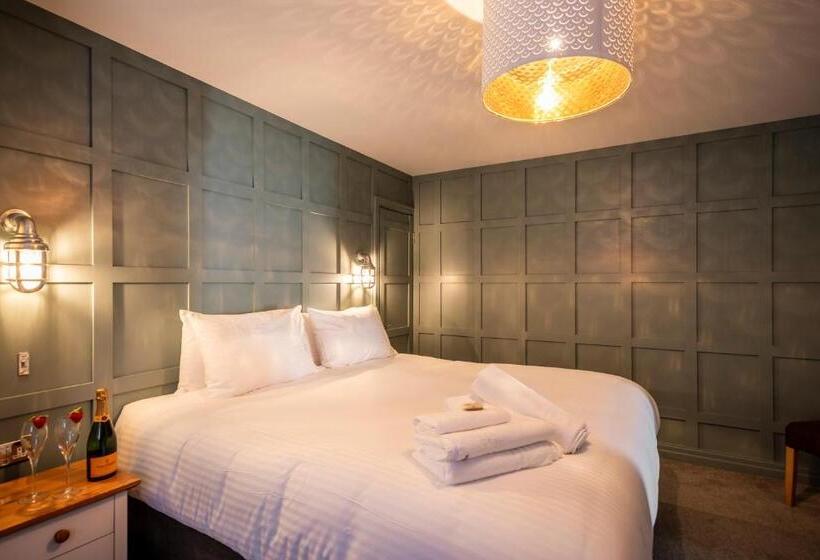 Апартаменты 3 Спальни, The Stamford