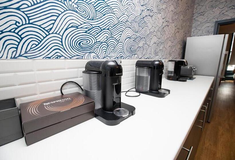 Номер Стандарт, The Stamford