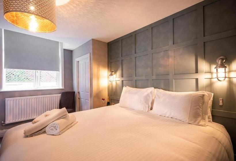 Апартаменты 3 Спальни, The Stamford