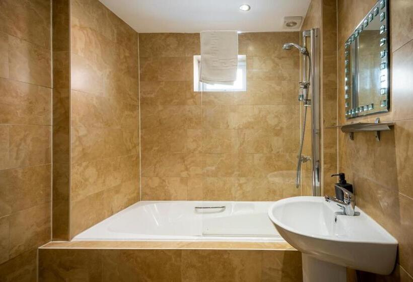 Апартаменты 3 Спальни, The Stamford