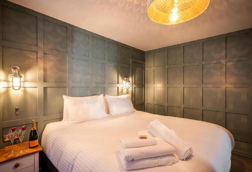 Апартаменты 3 Спальни, The Stamford