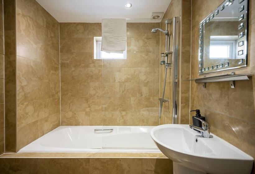 Апартаменты 3 Спальни, The Stamford