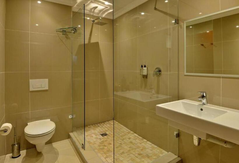 غرفة عائلية, Val Du Charron Wine & Leisure Estate