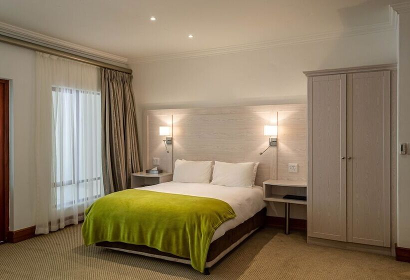 Семейный Номер, Val Du Charron Wine & Leisure Estate