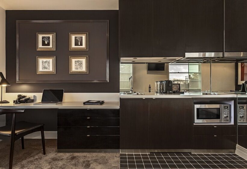 استودیوی استاندارد, Quest East Melbourne