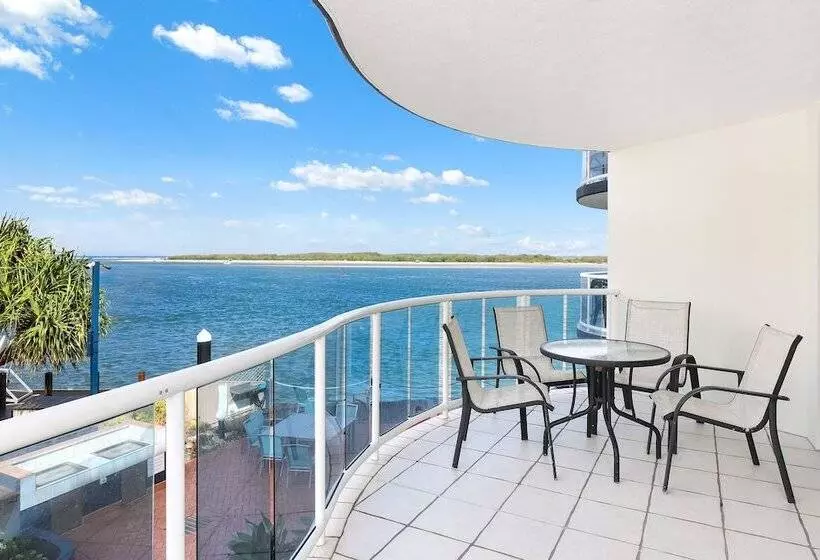 オーシャンビューの２ベッドルームデラックスアパート, Watermark Resort Caloundra