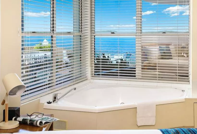 オーシャンビューの２ベッドルームデラックスアパート, Watermark Resort Caloundra