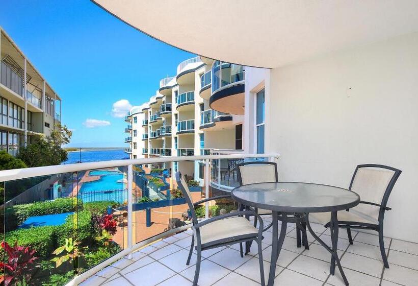 Superior 2-bedroom flat with a view, Watermark Resort Caloundra