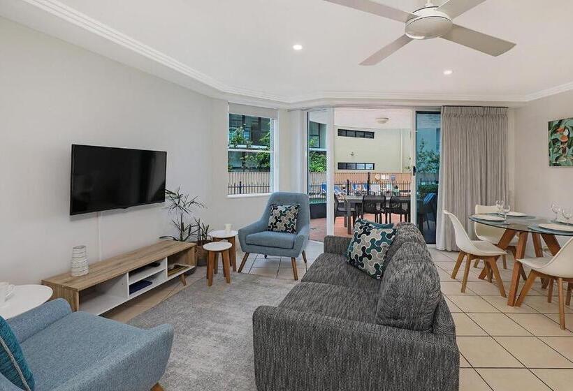 Superior 2-bedroom flat with a view, Watermark Resort Caloundra