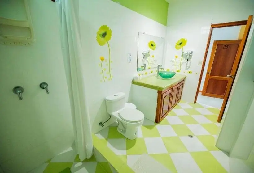 اتاق خانوادگی با چشمانداز دریا, Suites En El Centro