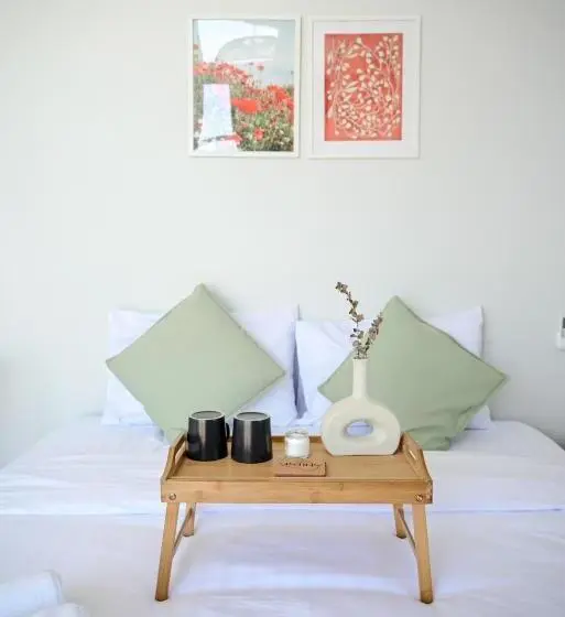 スイート（家族用）, Serene Khaokho