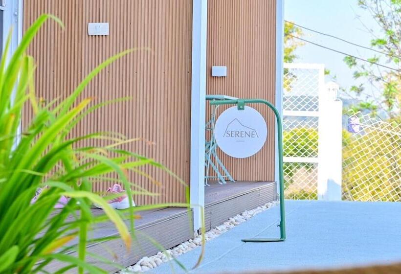 スイート（家族用）, Serene Khaokho