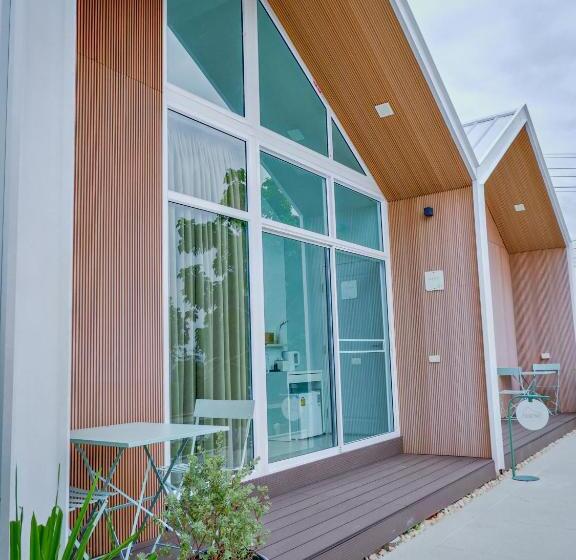 スイート（家族用）, Serene Khaokho