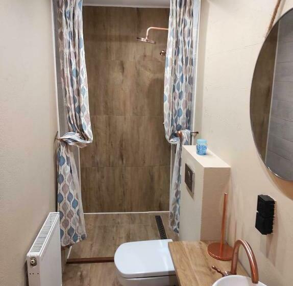 חדר בסיסי, Gościniec śliwkula