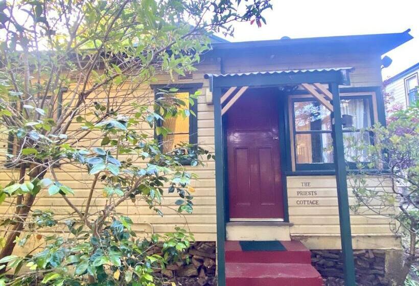 בונגלו משפחתי, Leura House