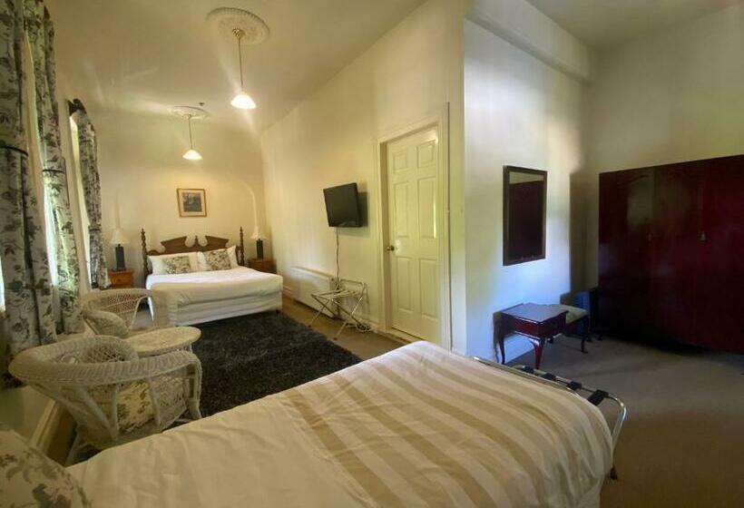 חדר משפחתי דלוקס, Leura House