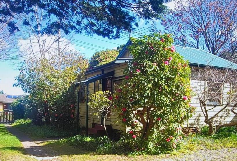 בונגלו משפחתי, Leura House