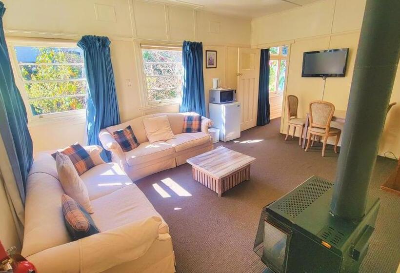 בונגלו משפחתי, Leura House