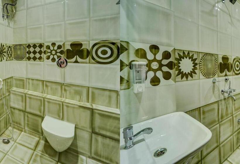 חדר קלאסי לשלושה, The Ram Darbar