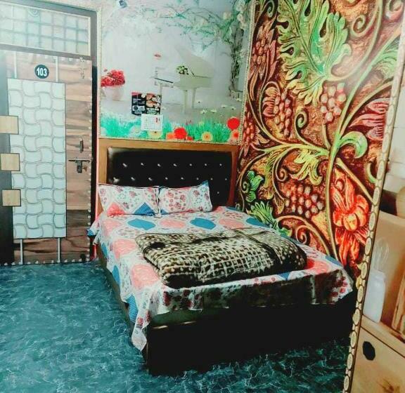 三人经典房间, Spot On Holiday Inn Cafe