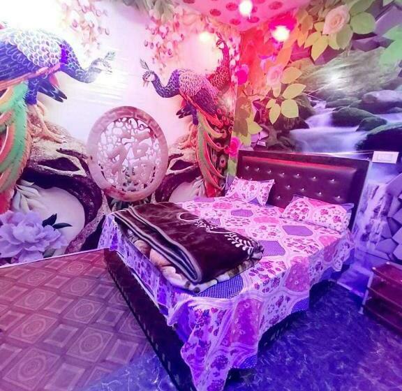 三人经典房间, Spot On Holiday Inn Cafe