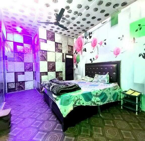 三人经典房间, Spot On Holiday Inn Cafe