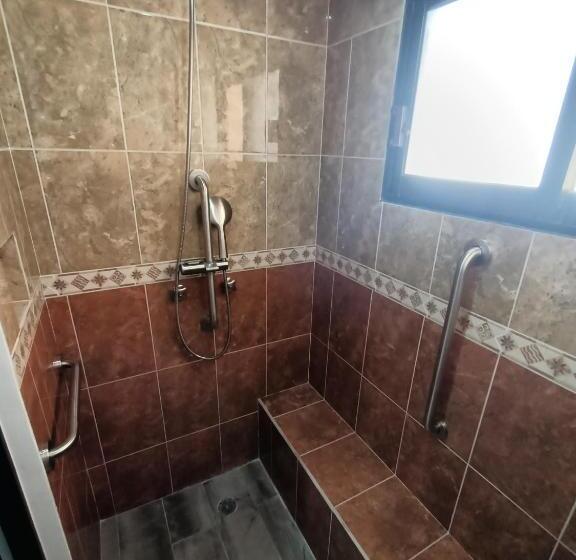 Standard-invahuone, Y Villas Costa Del Sol