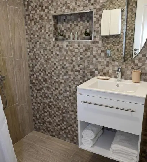 Standard Yhden Hengen Huone, роял шумен