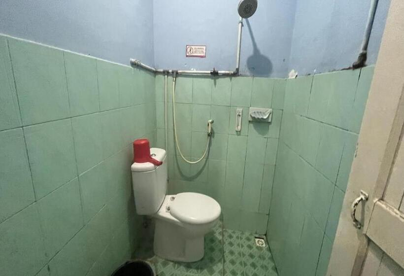 Номер Стандарт, Oyo 92041 Borneo