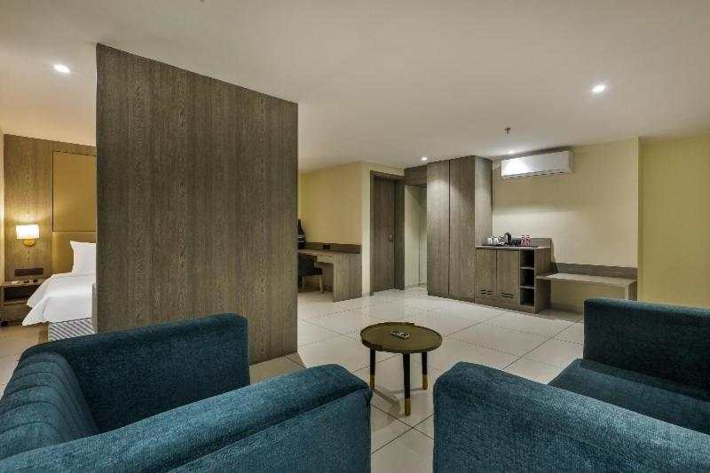 디럭스 트리플 룸, Sunday Hotel Vadodara