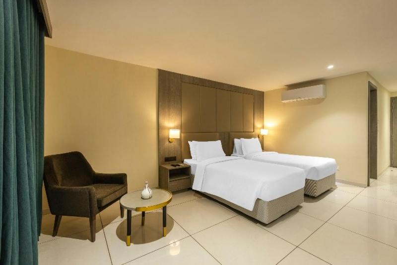 غرفة سوبيريور ثلاثية, Sunday Hotel Vadodara