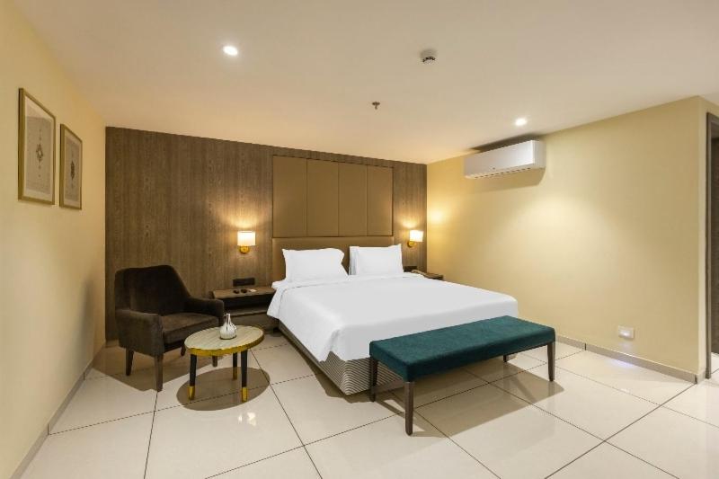 수피리어 트리플 룸, Sunday Hotel Vadodara